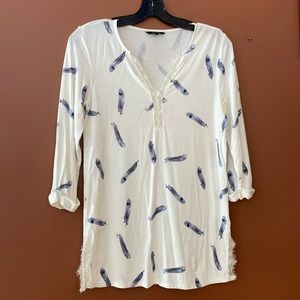 RW & Co. ladies tunic in size extra small. White with blue feathers.
